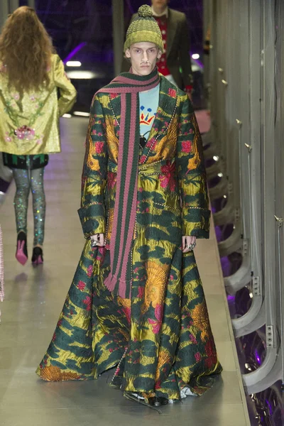 Look 13